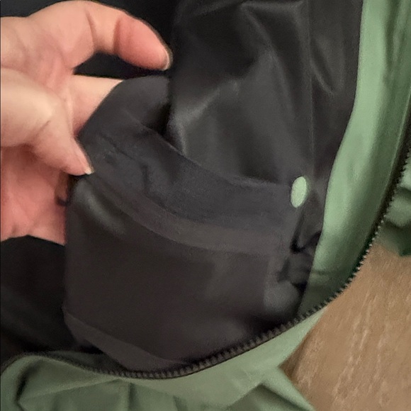 lululemon athletica Men's Sage Raincoat or Wind Jacket - Picture 9 of 15